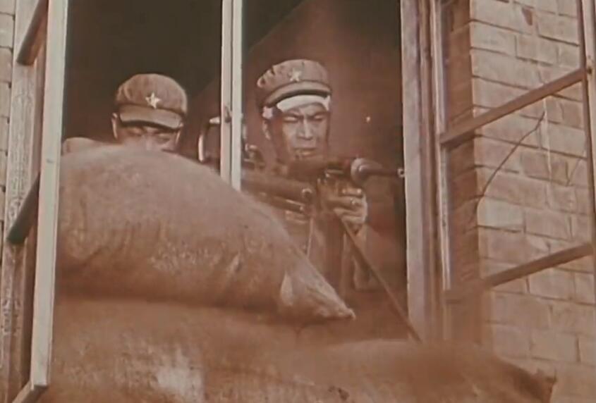 38年前的战争片真的能把人看哭,真实拍摄的历史战争片