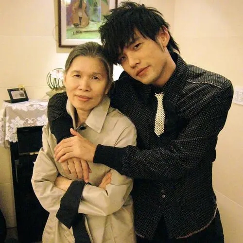 周杰伦谈恋情史,周杰伦回顾他的过往情史