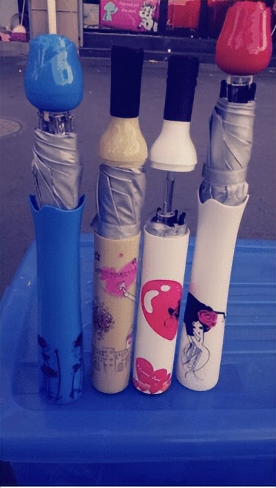 父母死亡被父母同事收养,父母去世被领养