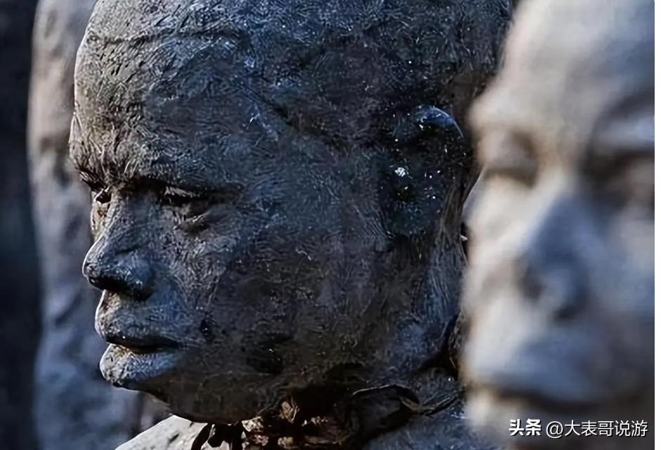 榛戝ゴ鐨勬偛鎯ㄧ敓娲昏嫳鏂囩増,榛戝ゴ鍦ㄨ埞涓婇伃閬囩殑鐢靛奖