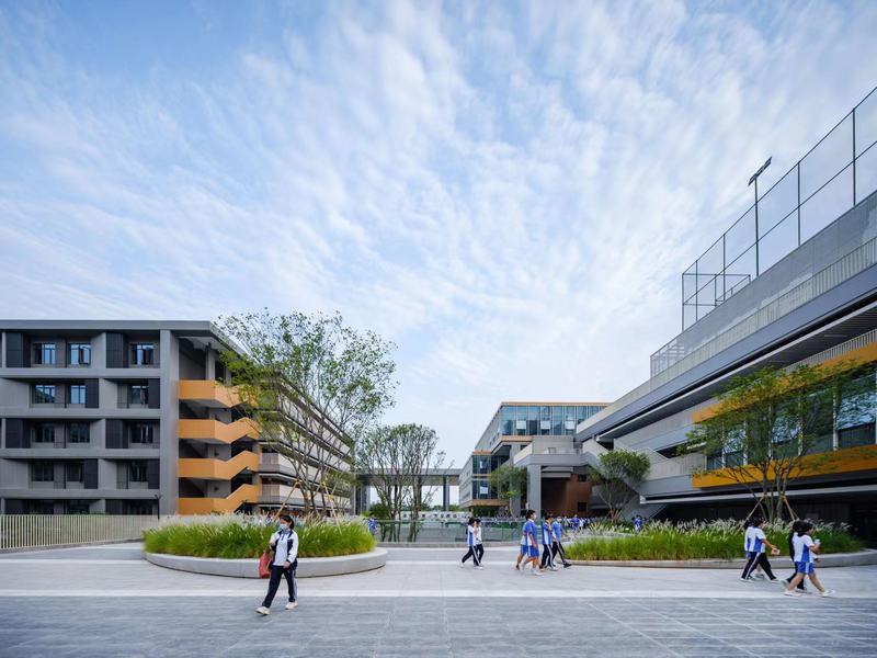 深圳市聚龙科学学校只有高中吗,聚龙科中中式教育