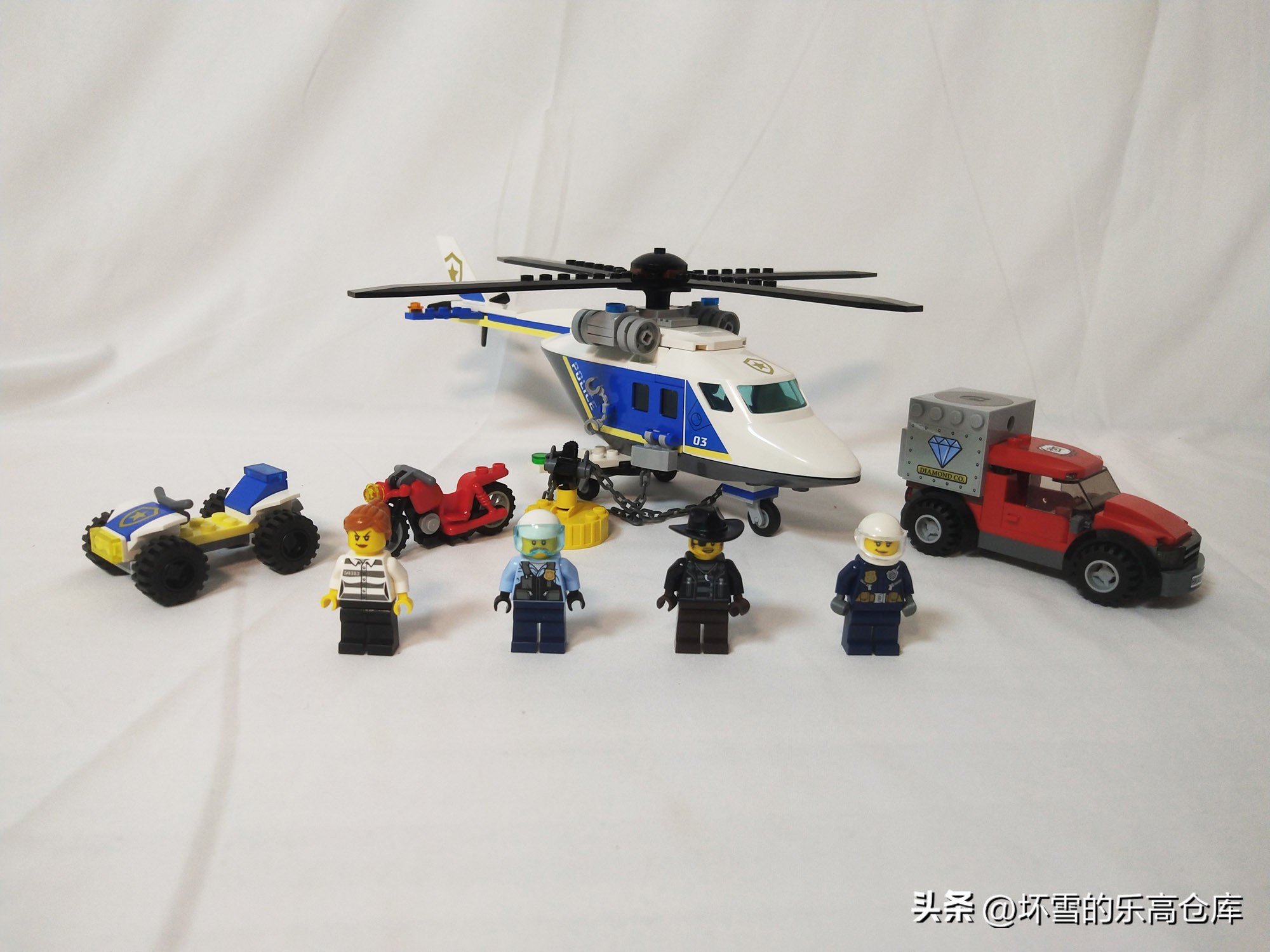 带磁铁的乐高,乐高60243警用直升机拼装视频
