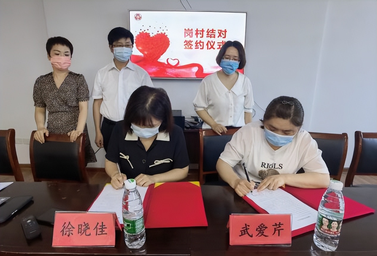 周恩来红军小学“全国巾帼文明岗”与勺湖社区开展结对共建活动