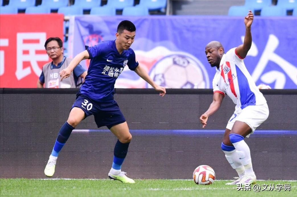 中超老将重聚,中超上海申花vs青岛海牛吴金贵