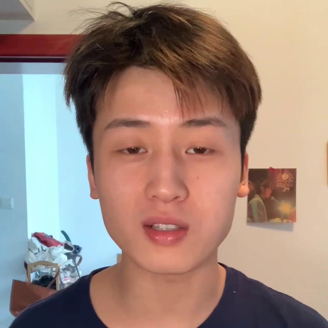 喷走紫外线，喷走黑色素#酸菜日记#根据真实故事改编#1...