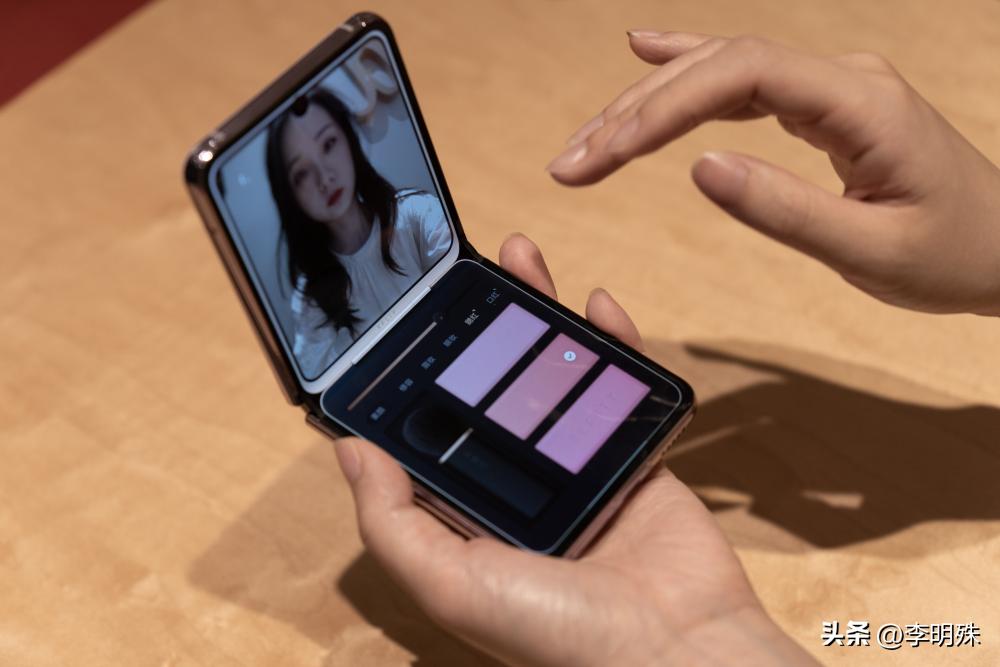 为什么竖折几乎用的都是中端配置,竖折真的是“美丽小废物”吗?