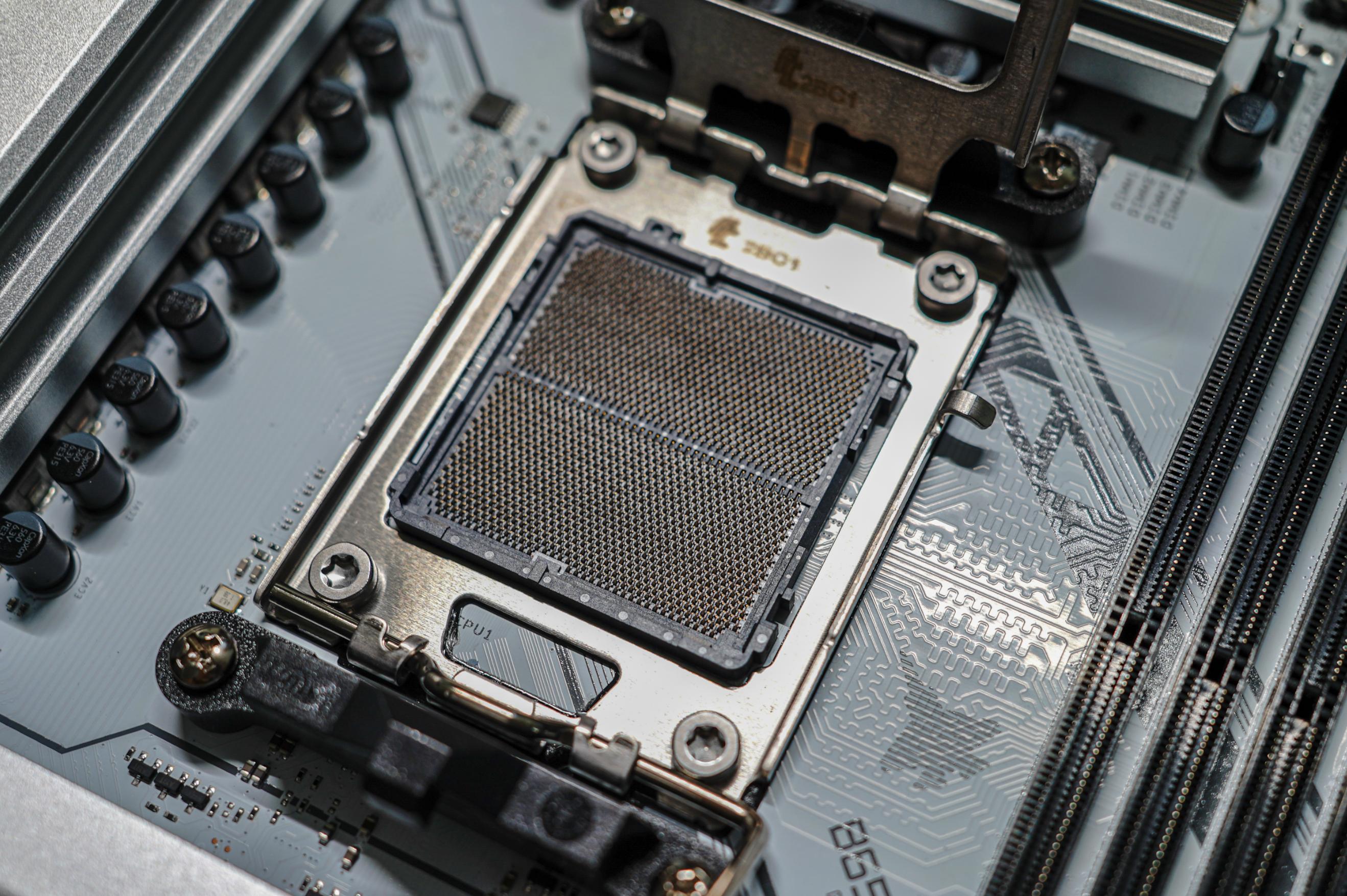 锁电压之后的AMD是否值得入手丨七彩虹CVNB650D5巡洋舰首发评测