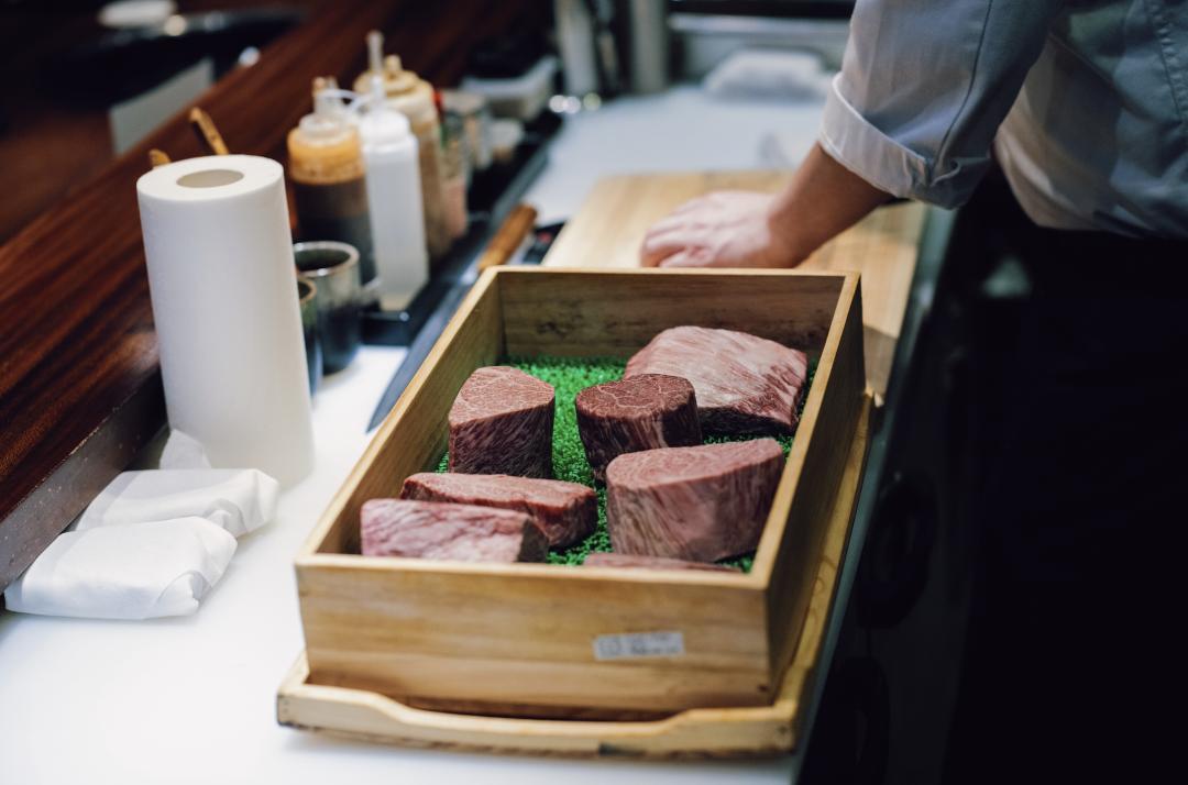 配备一星米其林黑珍珠餐厅,比米其林黑珍珠高端的餐厅