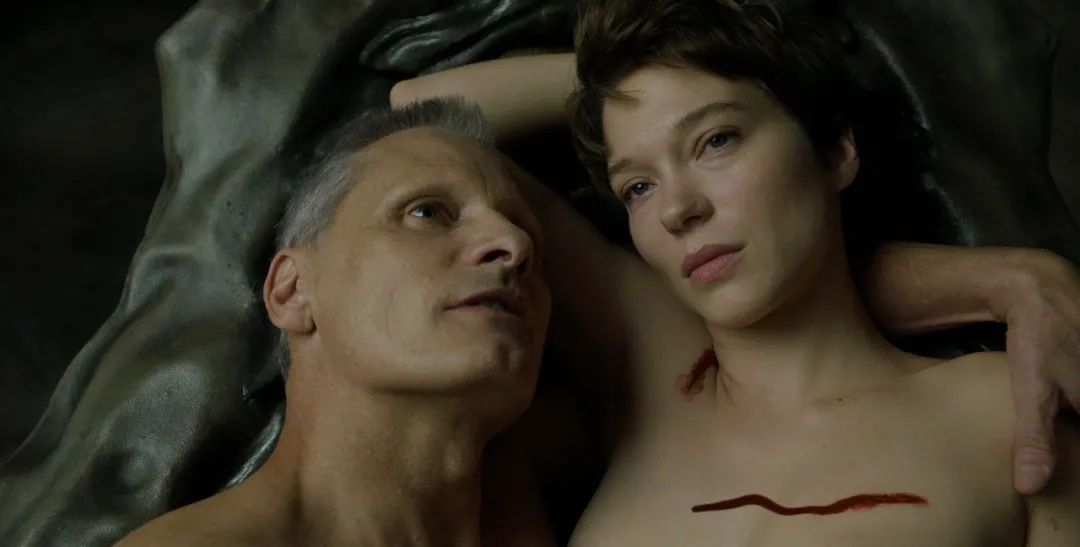 年度R级惊悚！谁还没被刷屏