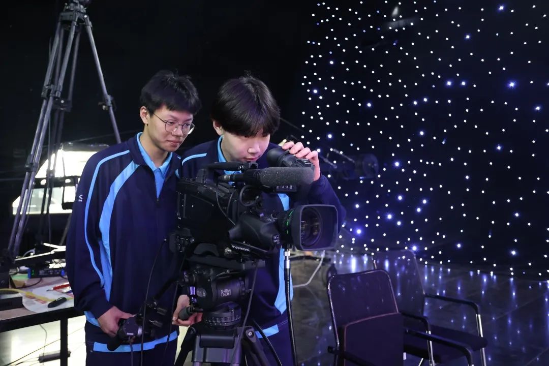 工程师、主持人、制片人……300名高中生在沈阳城市学院完成职业体验，埋下理想的种子