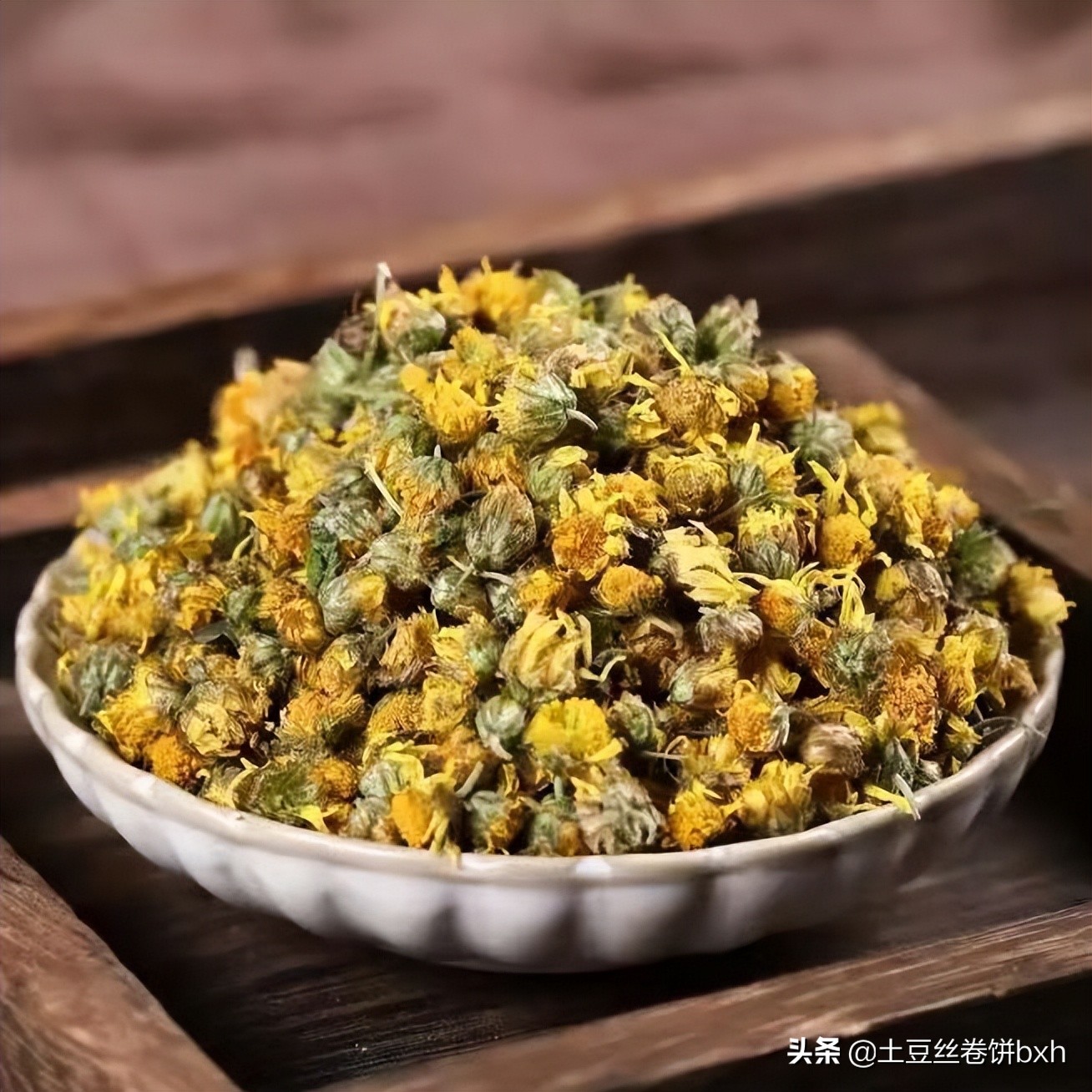 老茶客选菊花茶,老茶客提醒夏天避免3种茶