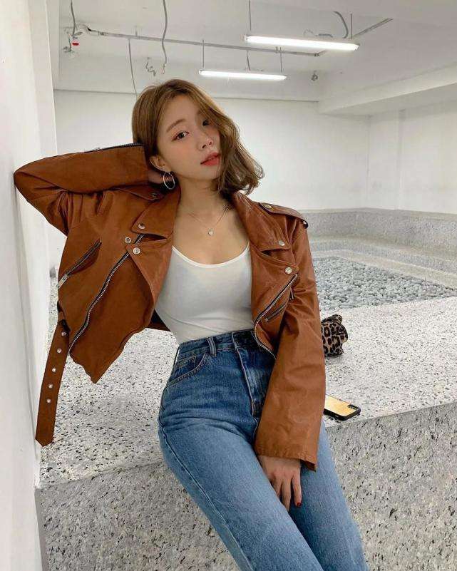 胸比较大的女人怎么穿显瘦,半身裙穿搭显瘦又显胸大