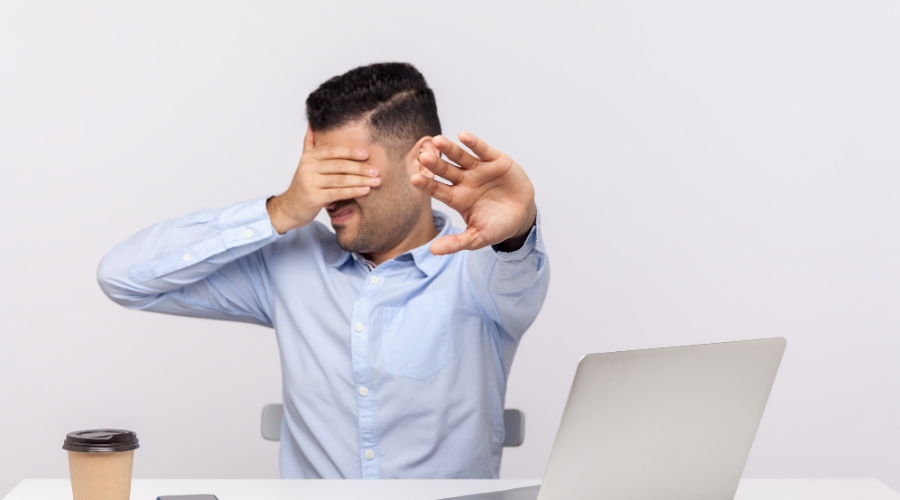 每天对着电脑手机要怎么保护眼睛,一直对着电脑眼睛干涩疼痛怎么办