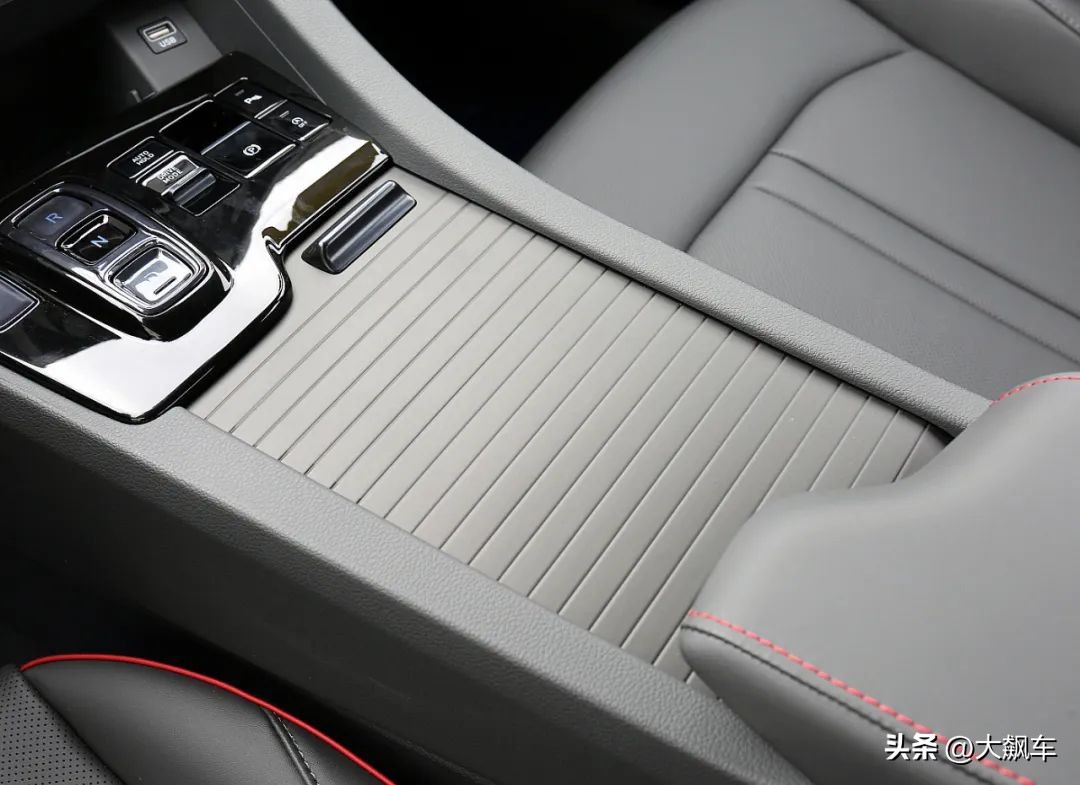 这是一款即将全新上市的，家用纯电动紧凑型车