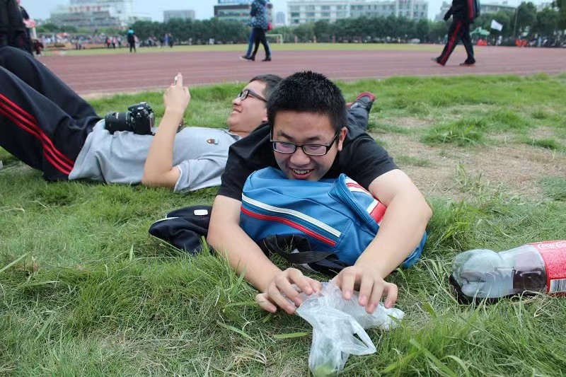 95后男子辞职创业轻松月入2万,90后边上班边创业月入5万