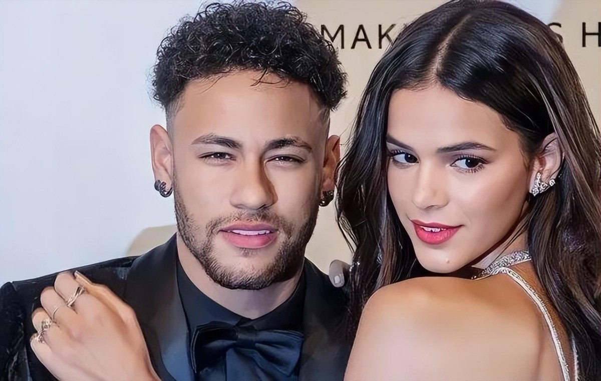 桑巴舞蹈内马尔挨踢,内马尔19岁普斯卡什