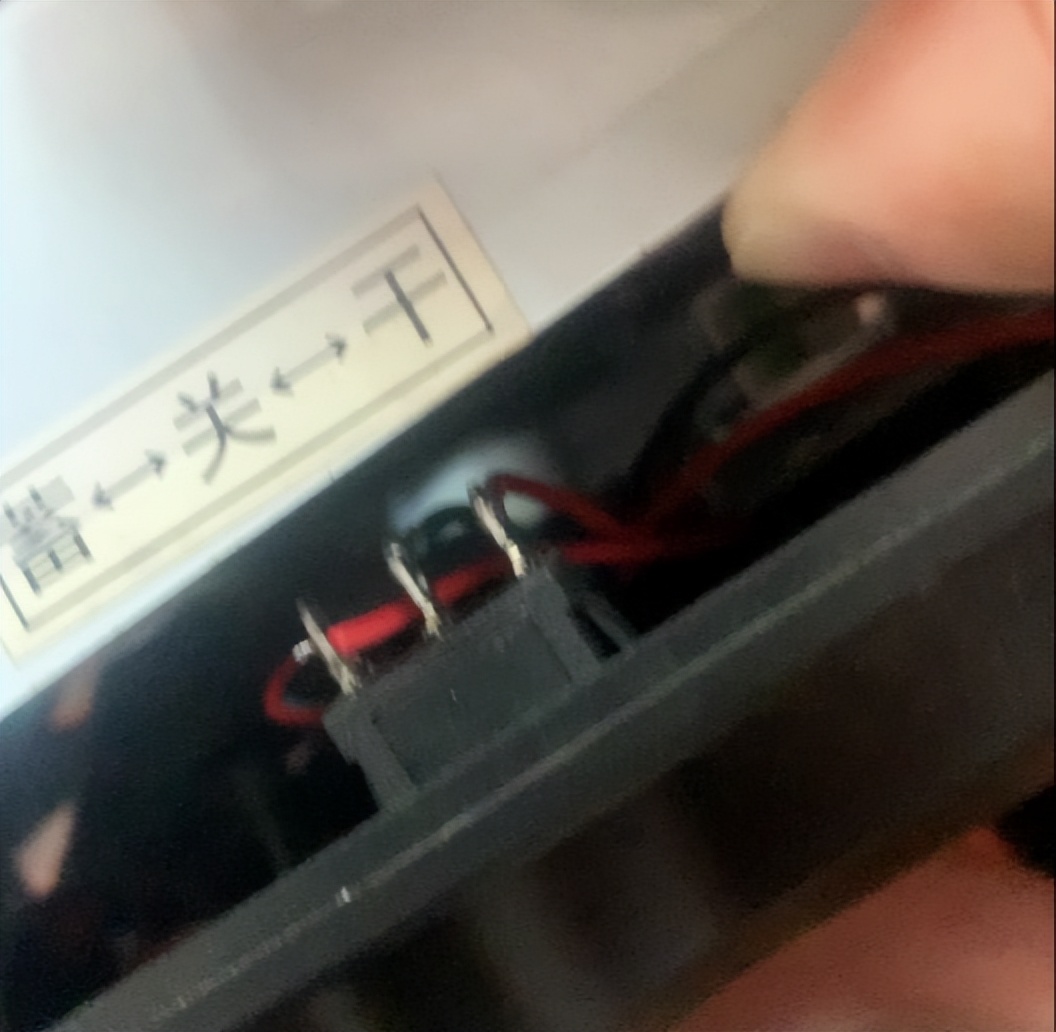 电子秤新电池怎么没电什么原因,电子秤里面的电池是什么类型