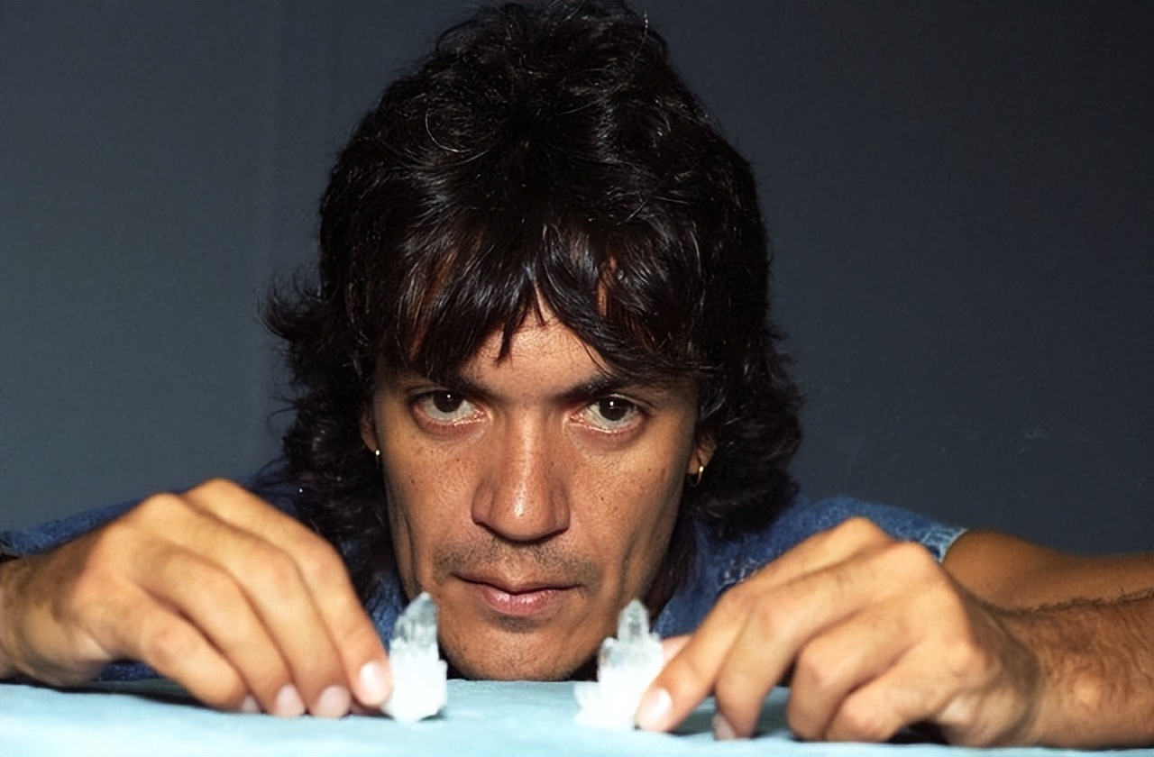 殴打球迷,殴打球迷的足球球员