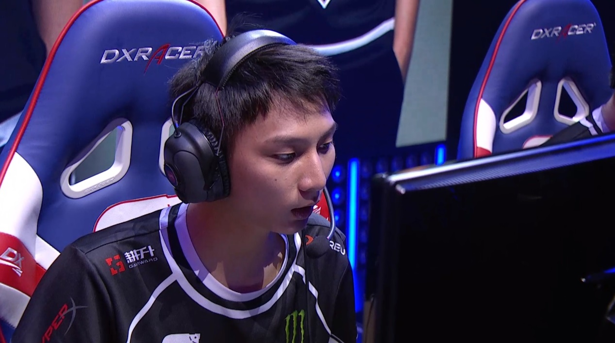 难怪Uzi会破防！LOL演员工资被曝光：演一局拿2000，日入可过万