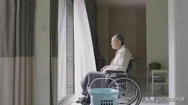 给母亲送终后,才明白真正的痛不是疾病,而是失去最后尊严