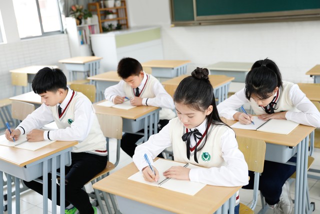 校服是强制要求买的吗,校服质量是强制要求买的吗