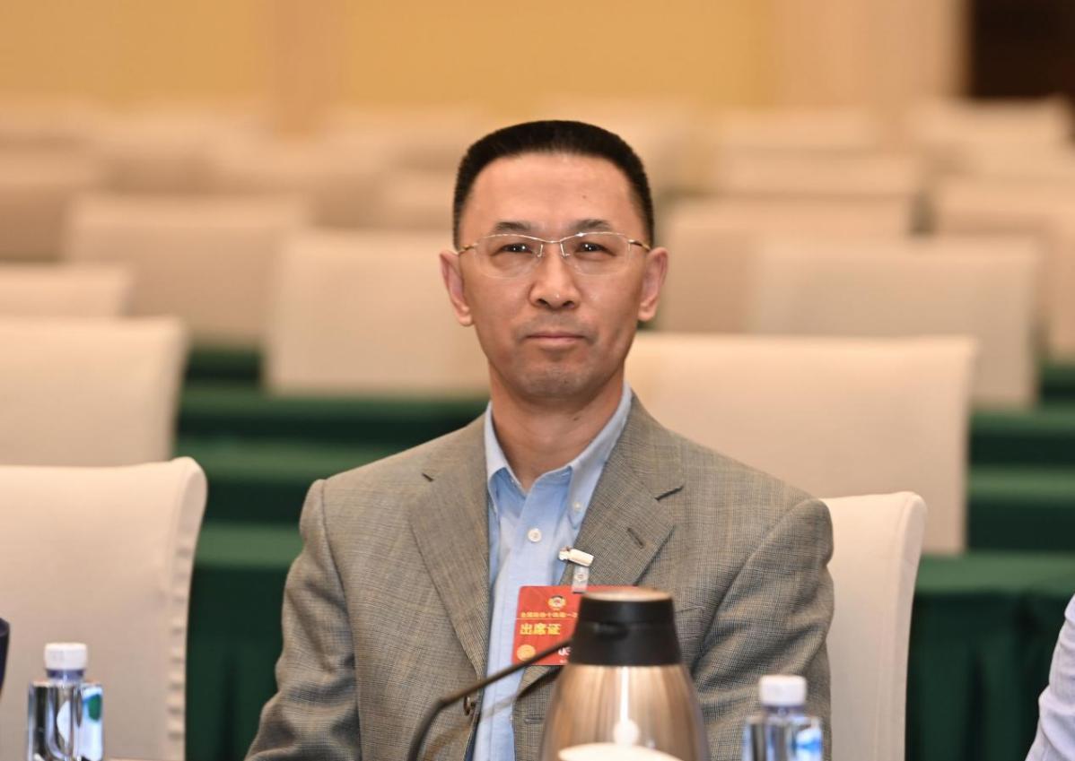 央视美女海霞有孩子吗,48岁主持海霞近照