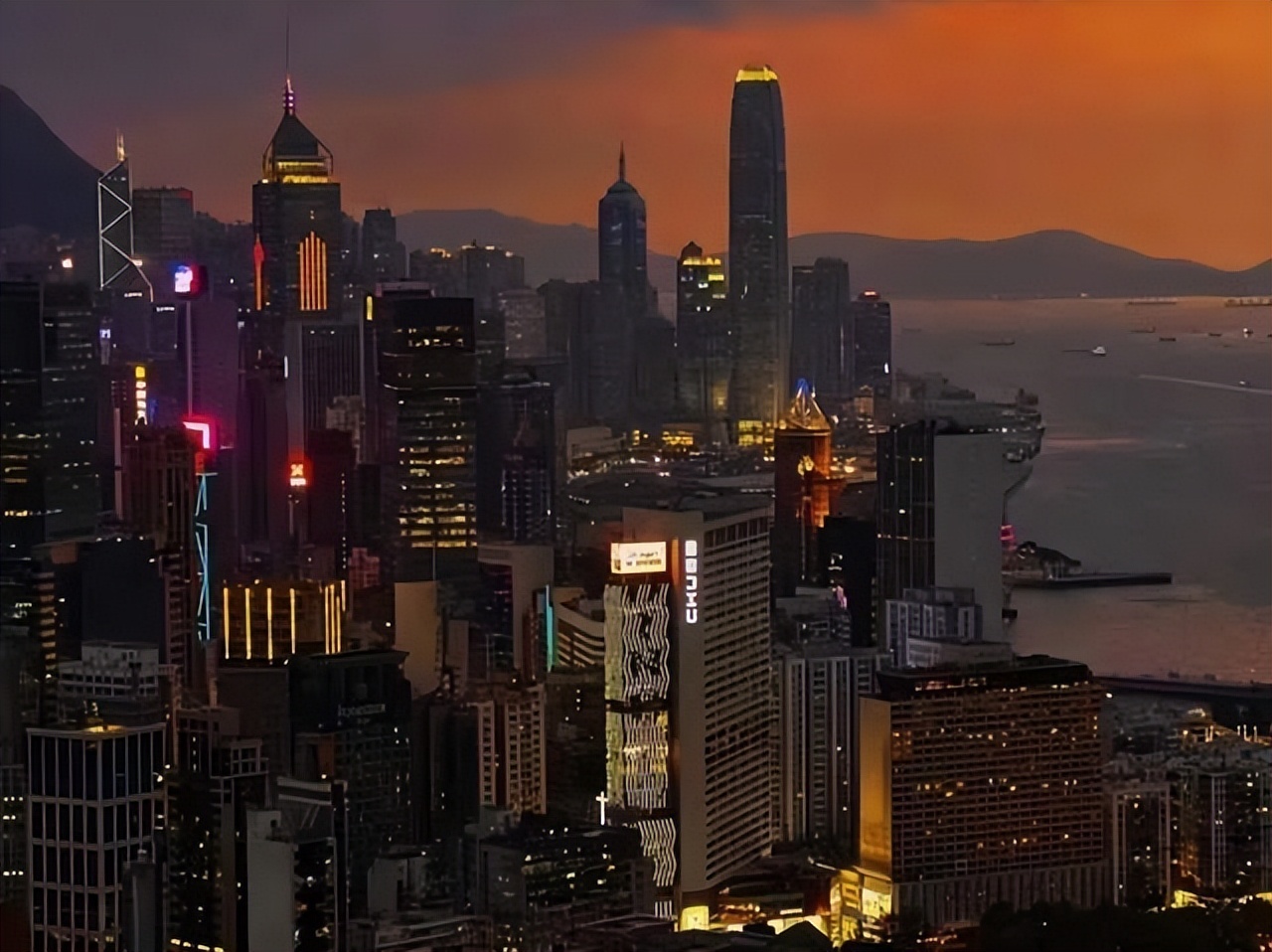 普通人怎样去香港打工赚钱,香港月入3万很多年轻人去打工