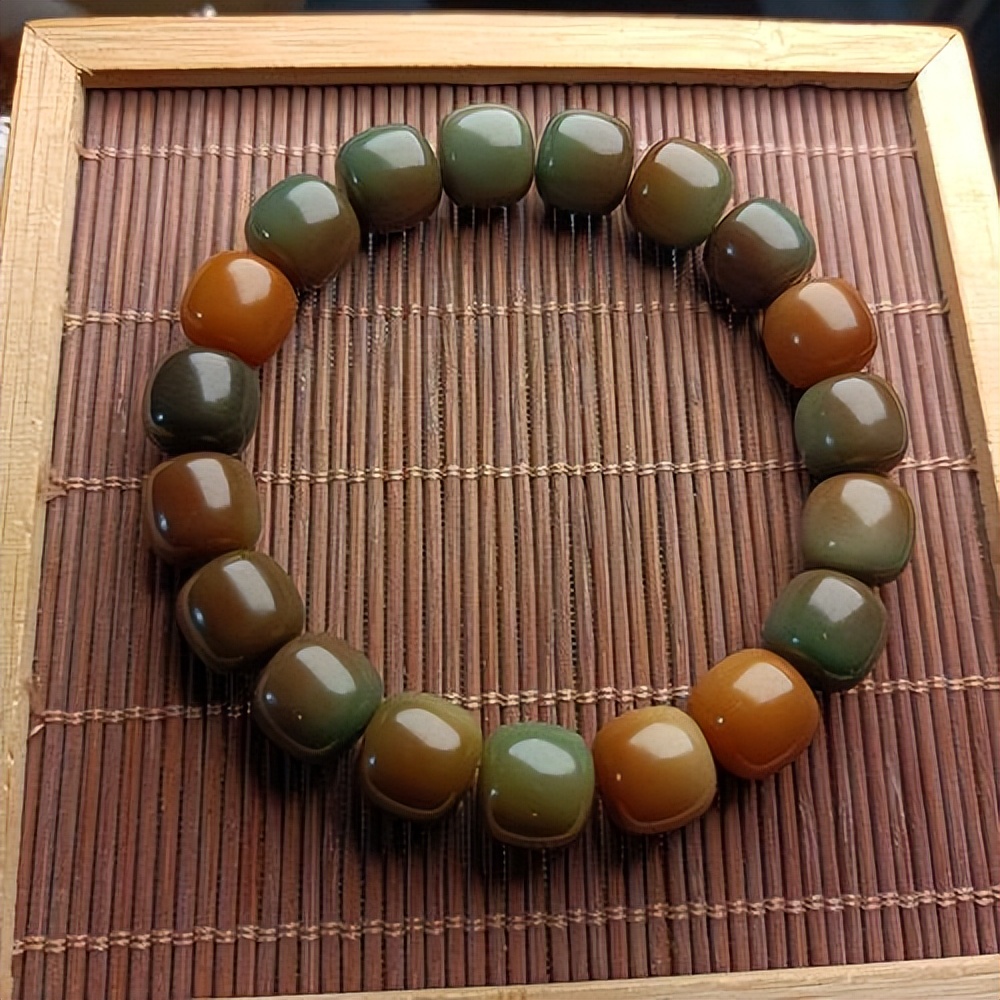 男人能不能佩戴鸡血石手串,文玩手串可以随便戴吗