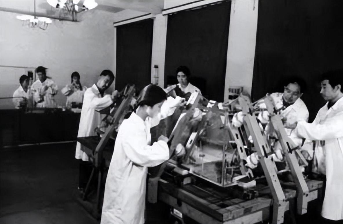 毛主席的水晶棺：纯度99.9999%，能抗8级地震，至今无人能再做