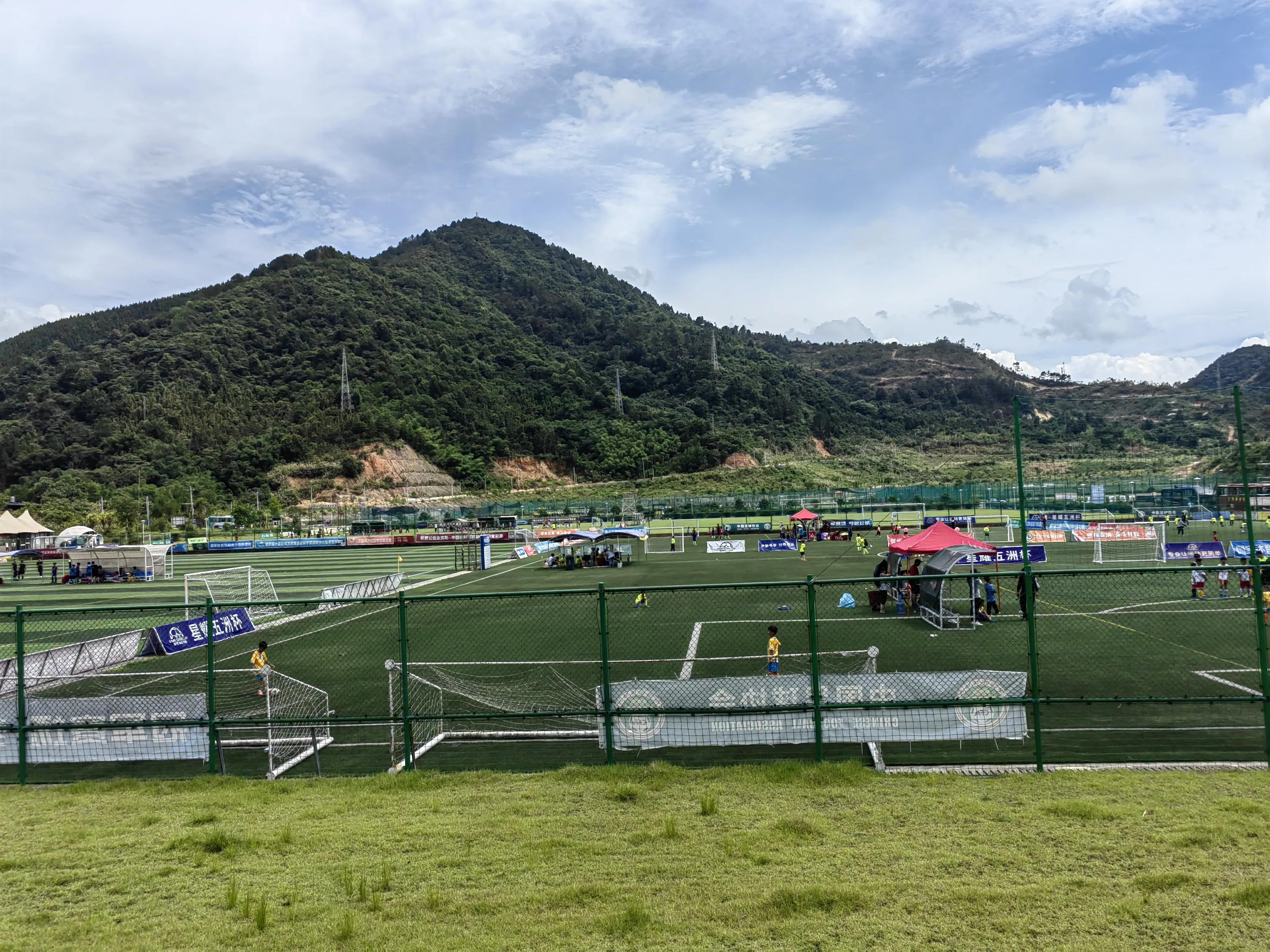 贵州村超火出圈,贵州村超掀起足球火热