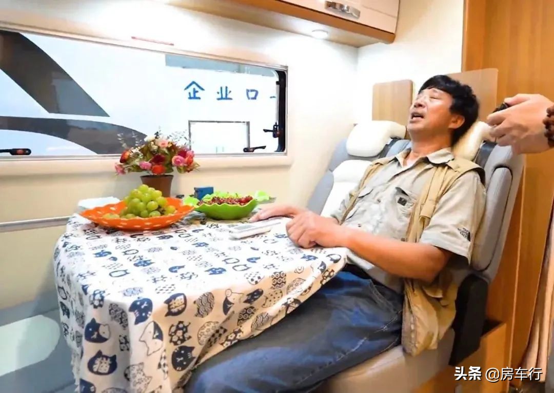 全新细节升级,更大休息空间,老约翰2022款定制版房车来了