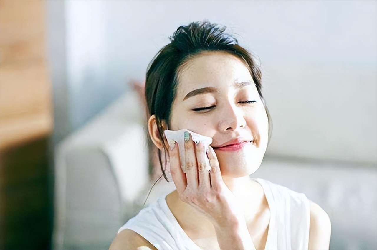 百雀羚淡纹帧颜霜和玉泽面霜,混油皮百雀羚平衡润泽爽肤水测评