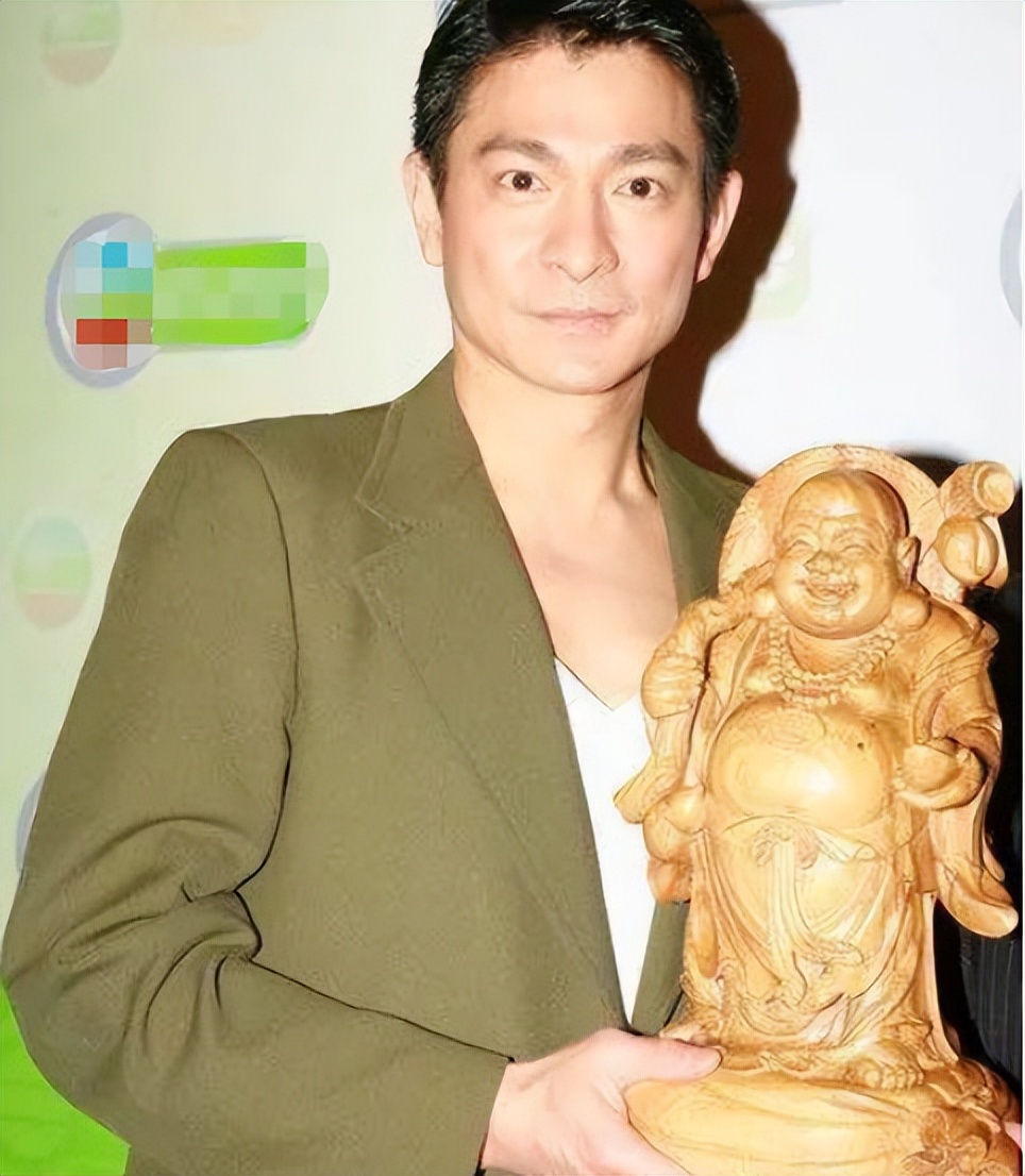 刘德华陪妻子回老家过年,刘德华陪娇妻回马来西亚过年