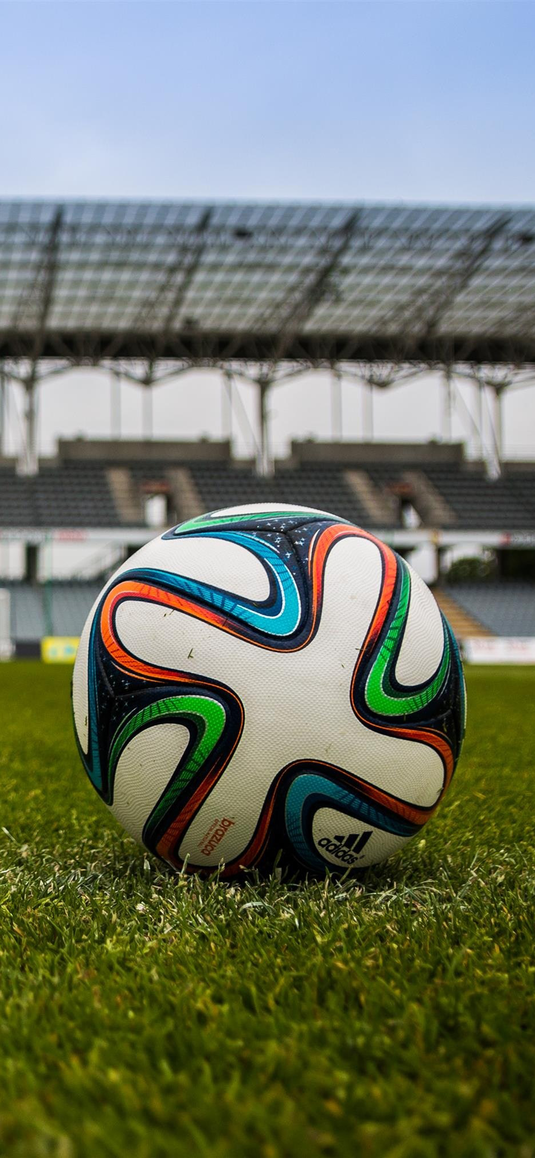 iphone13足球壁纸全面屏,苹果13pro足球壁纸