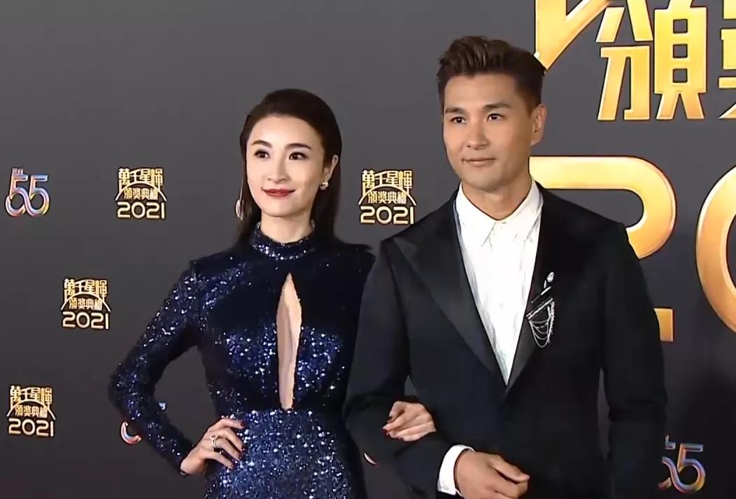 tvb花旦钟嘉欣晒独自坐湖边照,台庆tvb钟嘉欣马国明是哪一期