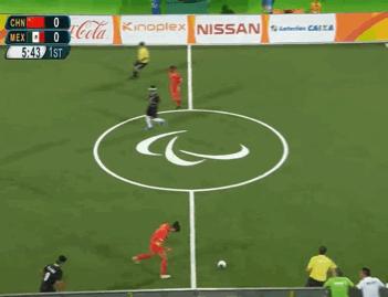 讽刺:男足睁眼踢瞎球,盲足却看到了国足的未来