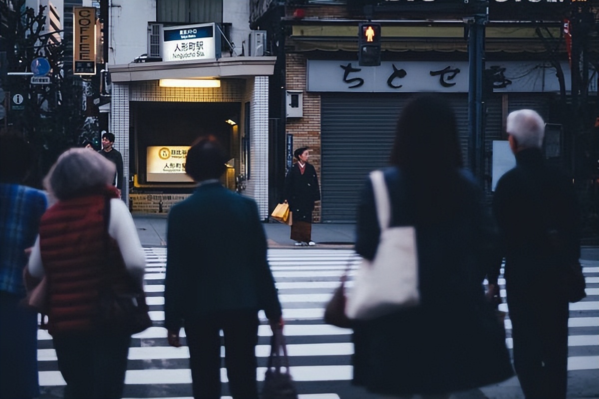 伤感街景视频一个人,超长夜晚街景唯美伤感图片