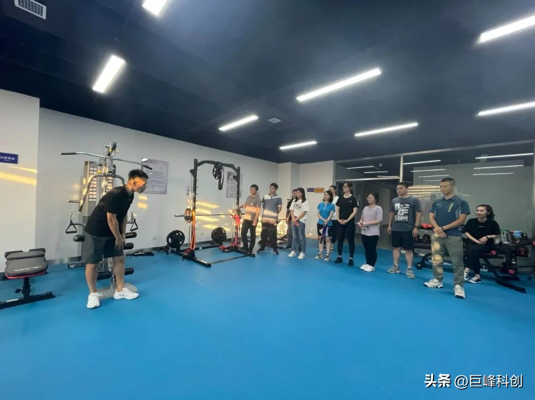 创客小伙伴，巨峰创业大厦“动力驿站”喊你来打卡