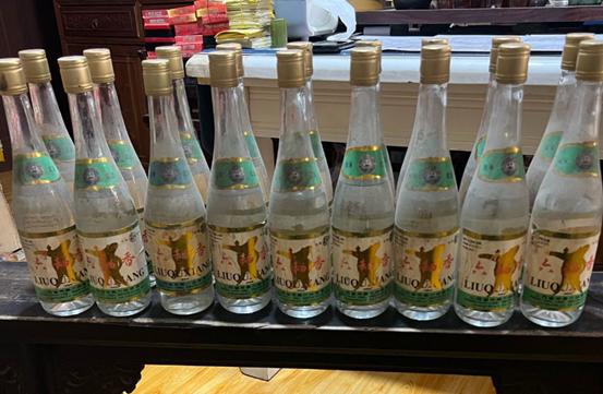 储存白酒应该倒满还是留一点,存大茬酒还是存二茬酒