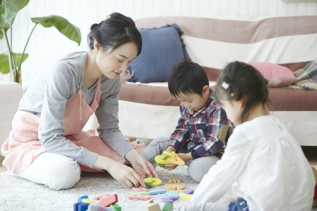 怎么让孩子脱离自卑更自信,如何引导孩子走出自卑走向自信