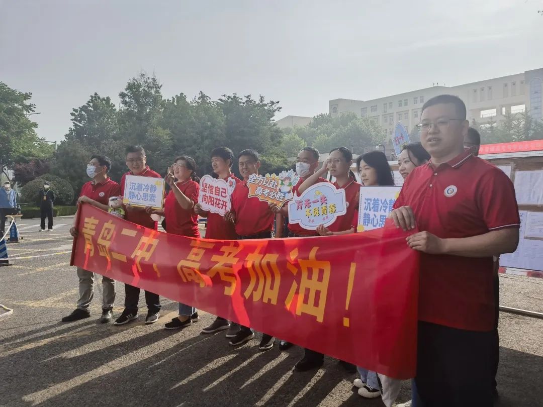 刚刚，青岛5万多勇士霸气走进战场！少年，此去何求？夺盛名、拔头筹、争魁首、独占鳌头！