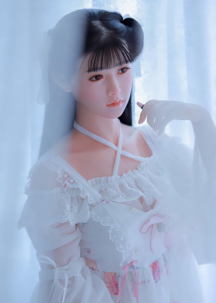 *欲情**实录：硅胶娃娃“到底”有多爽？