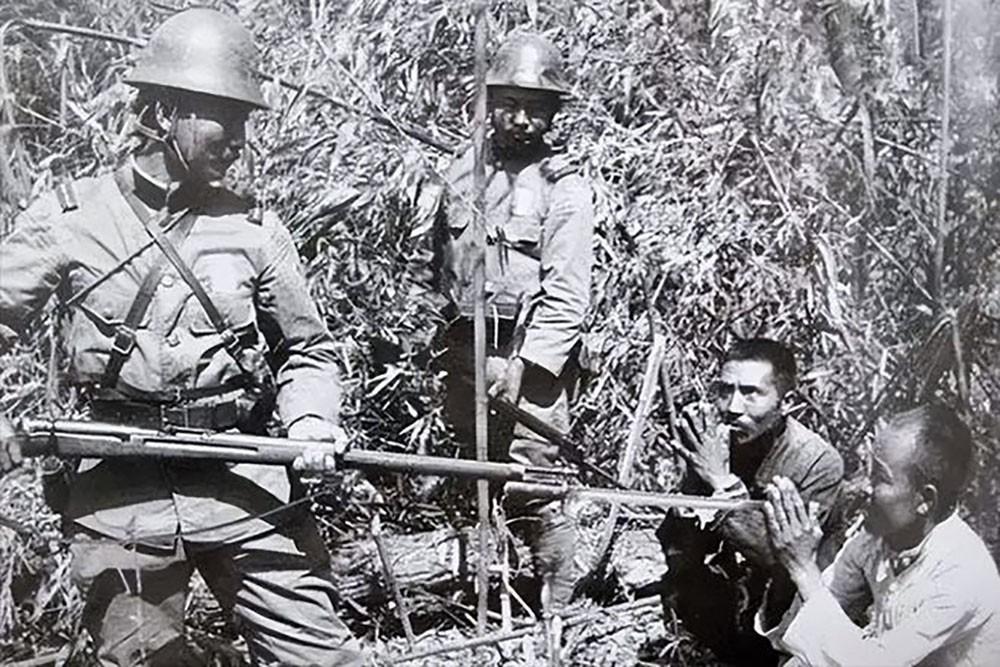 日本宪兵的日记：日本兵当着10几个男人的面糟蹋了一个中国女人