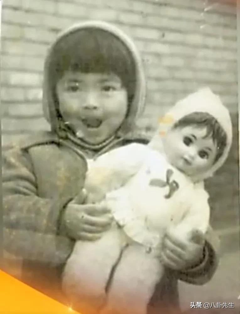 人世间雷佳音和殷桃剧照图文,人间世雷佳音和殷桃打伞的照片