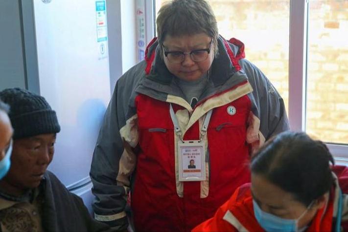 韩红被举报非法募捐的人是谁,韩红贪污3亿元