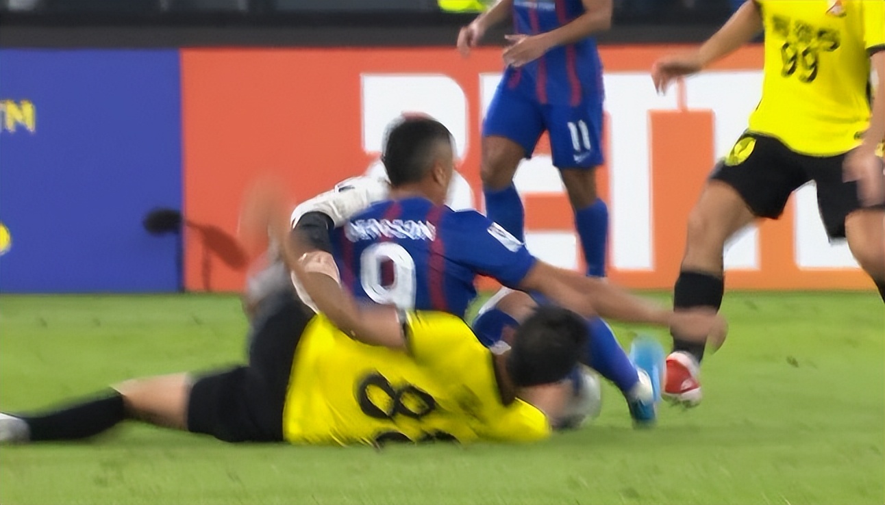 拉莫斯被直接红牌罚下,fifa足球世界被红牌罚下