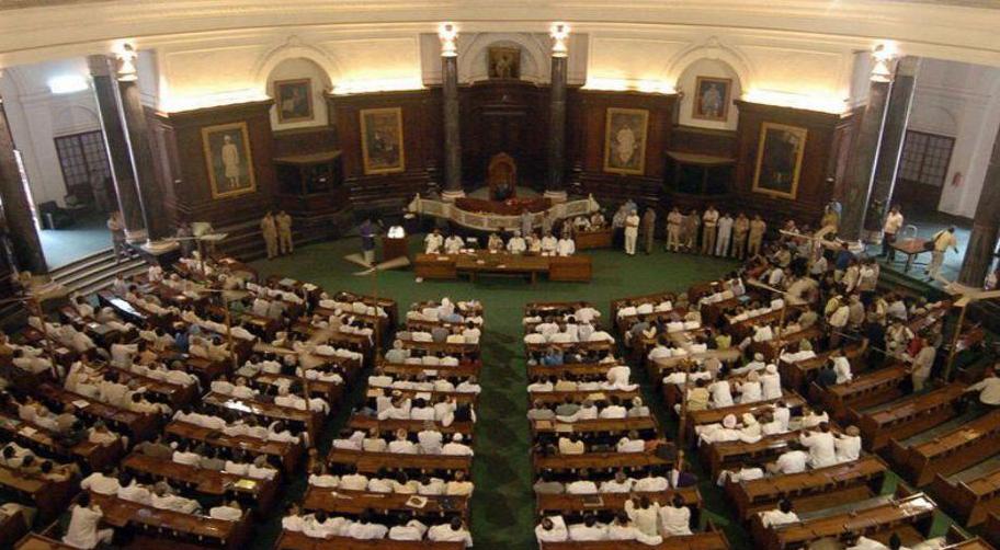 印度两辆列车相撞致15死,印度基建为何易出事故