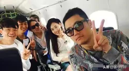 不是一般人！憨厚中透着精明的王宝强：窄路宽走