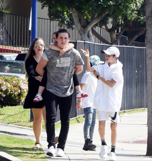 贝克汉姆儿子啃老吗,贝克汉姆和三个帅气儿子