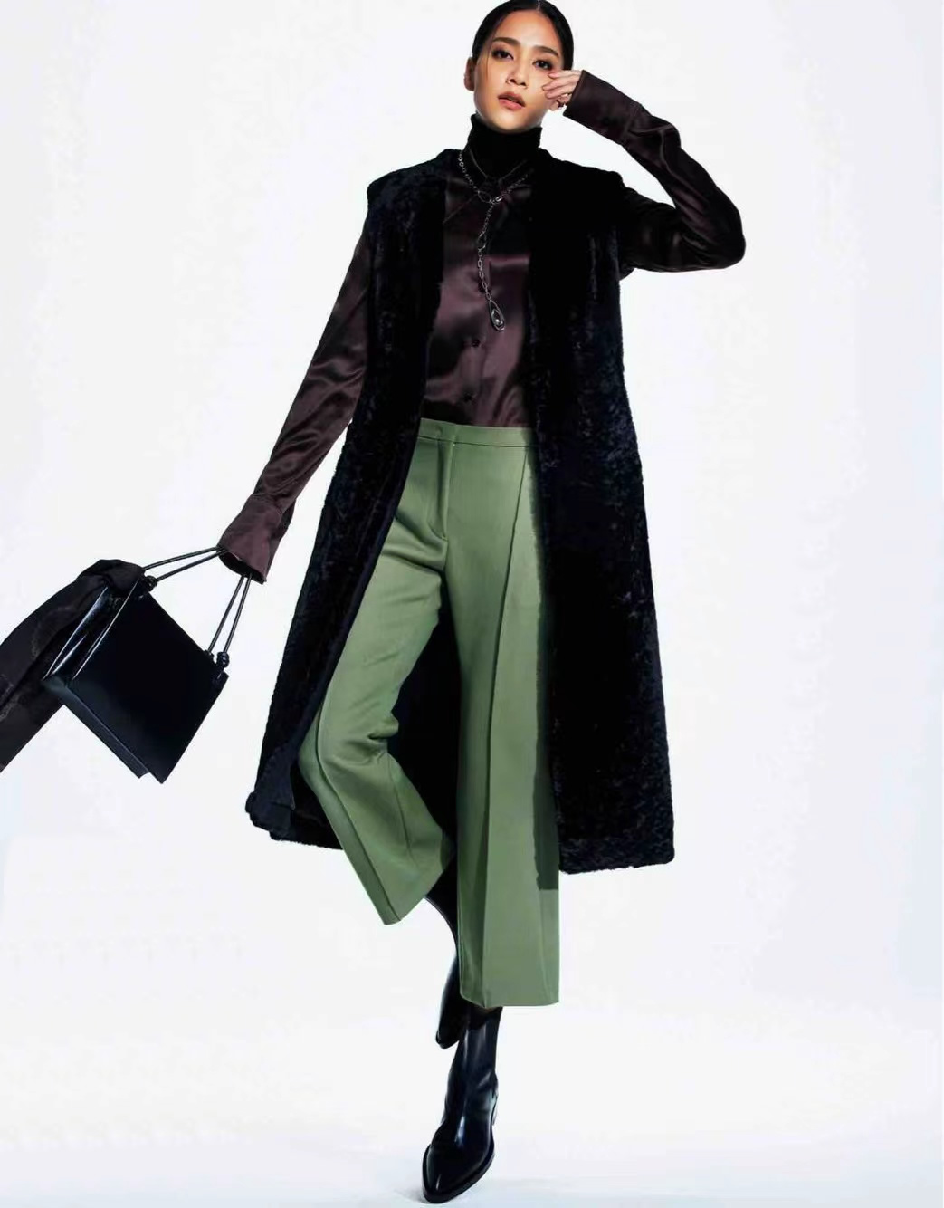 红格子大衣的穿搭技巧,穿大衣有技巧这样穿才好看